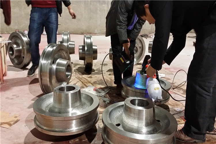 現場采用磁粉探傷檢測重型鍛件