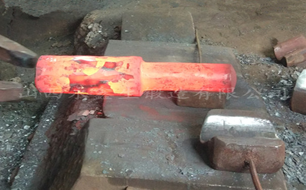 鍛造廠加工軸類鍛件時產生的氧化皮